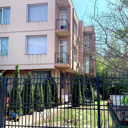 Garden House Mamaia Nord Aparthotel